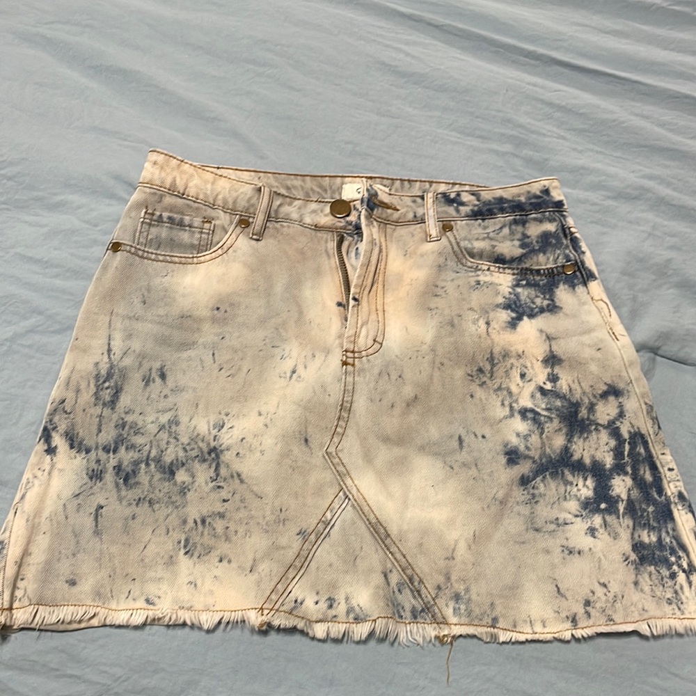 Easel skirt small